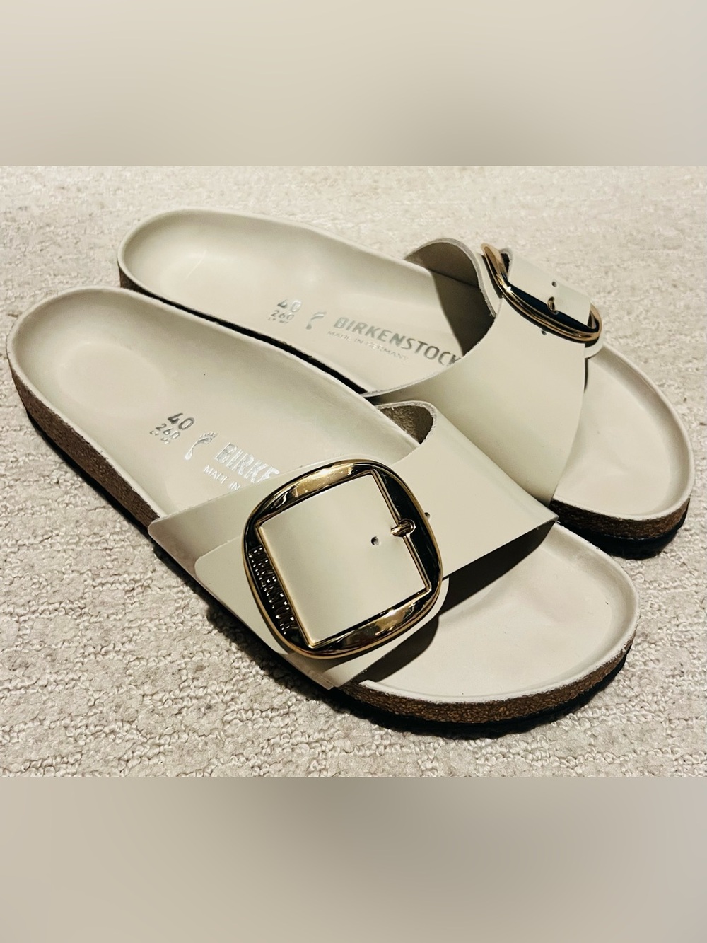 Birkenstock Single Buckle Sandal in Cream with Gold Buckle